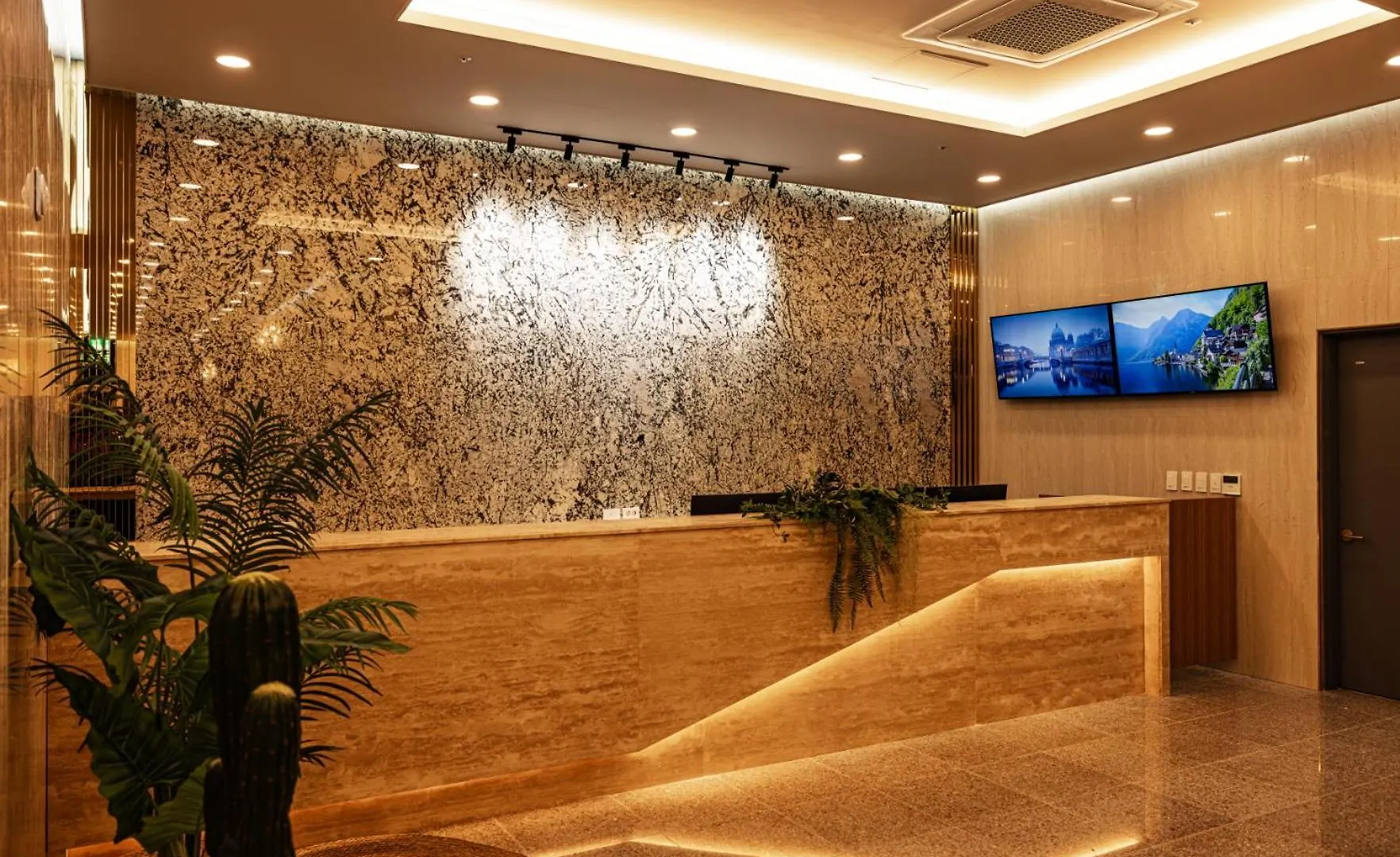 Raviens Haeundae Avenue Aparthotel Busan