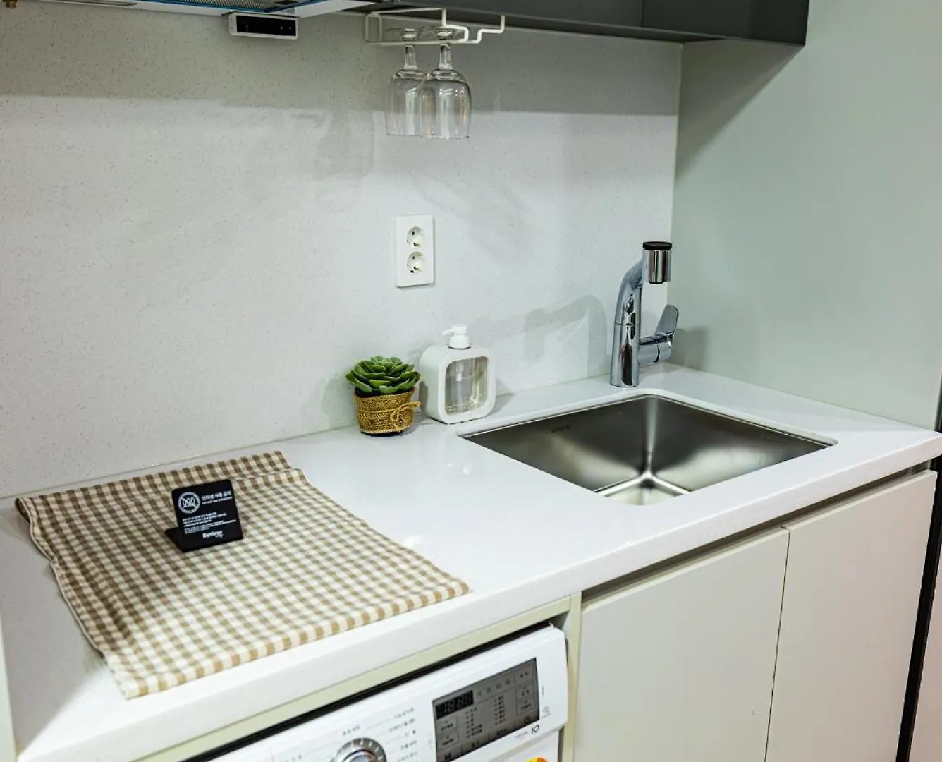 Raviens Haeundae Avenue Aparthotel Busan 0*,  South Korea