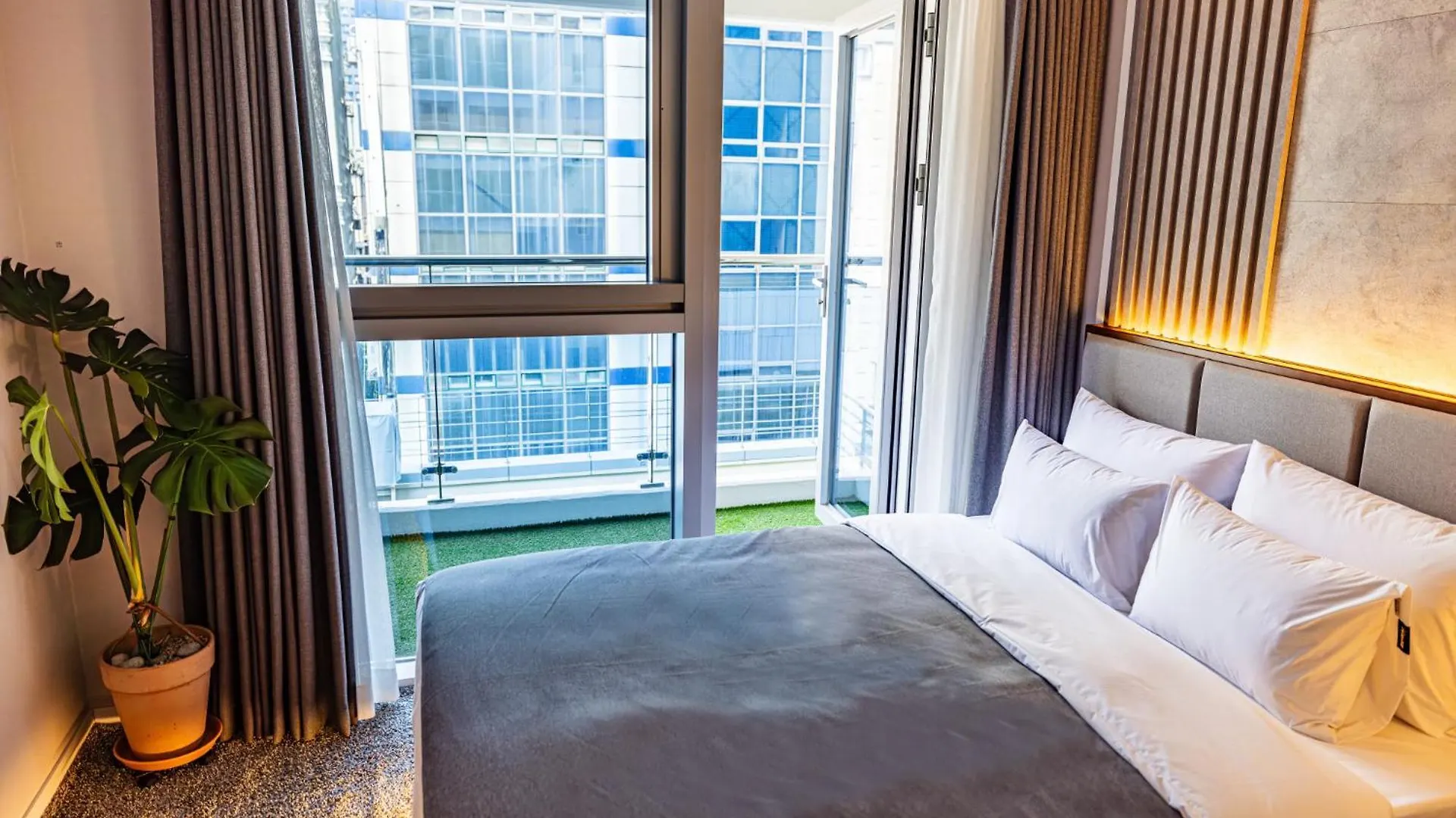 Raviens Haeundae Avenue Aparthotel Busan South Korea